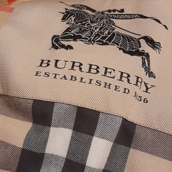 Burberry trench coat - Picture 11 of 11